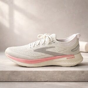 Brand New In The Box 🔥🔥🔥Brooks Glycerin 23 Women’s Size 10.5 , white and pink